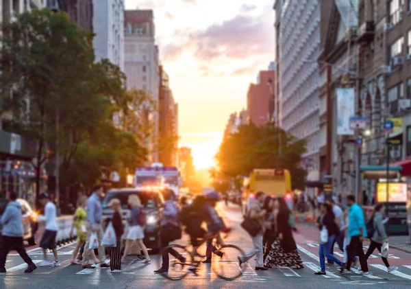 Crowds People Cross Busy Intersection 23Rd Street 6Th Avenue Manhattan — Stock Photo, Image