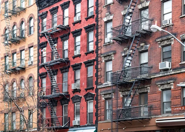 Здания Вдоль Кармайн Стрит Гринвич Виллидж Районе Манхэттена Нью Йорк — стоковое фото