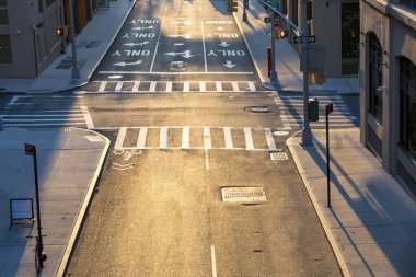 Brooklyn New York'taki Pearl and Prospect Caddeleri'ndeki boş kavşakhavai görünümü