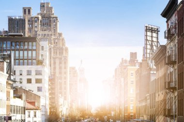 New York City Nyc Manhattan Chelsea mahallebinaları ve sokaklarında parlayan Güneş ışığı
