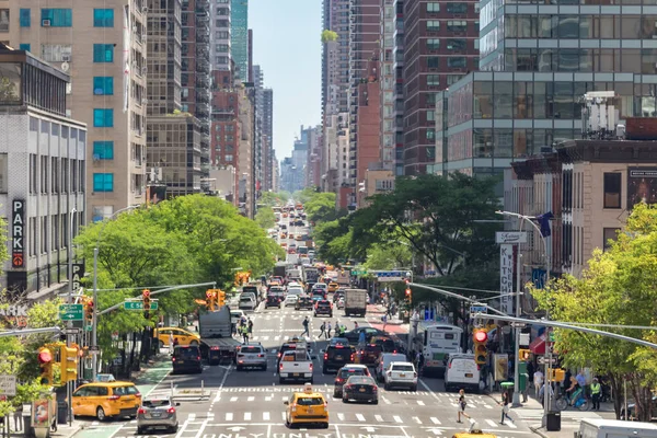 Felső kilátás a Second Avenue-ban Manhattan, New York City — Stock Fotó