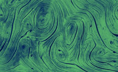 Eski bir ağaç dalında eskimiş ahşap doku kıvrımlı desenler ve renkli yeşil ve mavi efektlerle