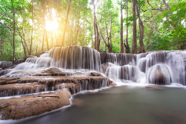 Cachoeira Floresta Tropical Oeste Tailândia Com Luz Solar Laranja Fundo — Fotografia de Stock