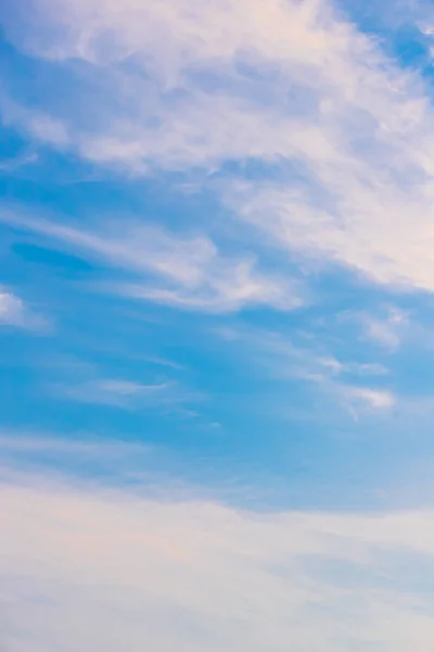 Cielo blu e nuvole — Foto Stock