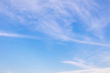 Mavi Gökyüzü ve Bulutlar