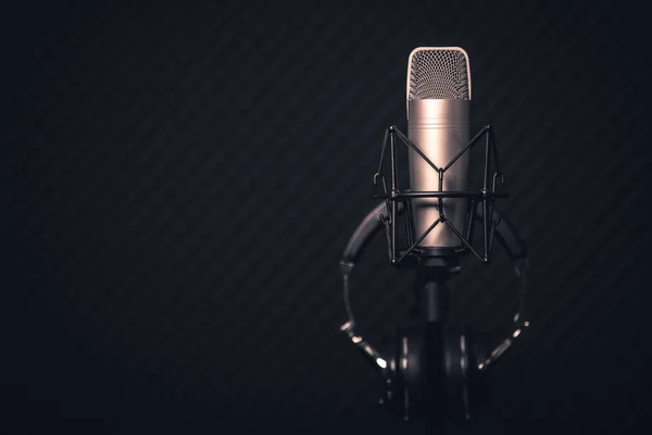 Estúdio Gravação Som Voz Sem Ninguém Microfone Estilo Vintage Ferramentas — Fotografia de Stock