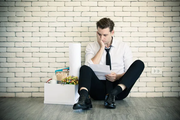 Jovem Homem Negócios Caucasiano Cansado Sentado Com Sentir Triste Estressado — Fotografia de Stock