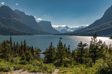 Güzel manzaralı Glacier Ulusal Parkı, Montana'da St Mary Gölü,