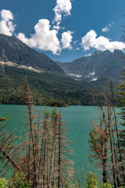 Güzel manzaralı Glacier Ulusal Parkı, Montana'da St Mary Gölü,