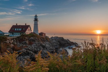 Portland Tepe Işığı 'nda büyülü bir gün doğumu. Portland, Mai