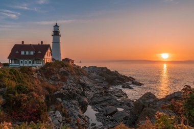 Portland Tepe Işığı 'nda büyülü bir gün doğumu. Portland, Mai