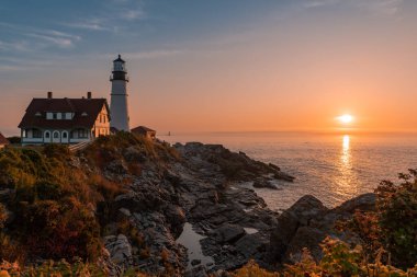 Portland Tepe Işığı 'nda büyülü bir gün doğumu. Portland, Mai