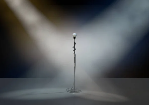 Une Scène Sombre Avec Seul Microphone Sur Stand Dramatiquement Éclairé — Photo