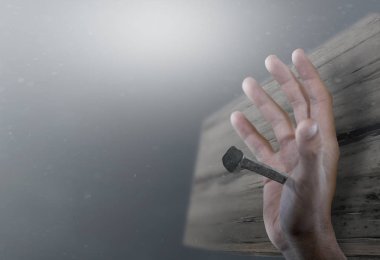 çimenli tepeye arkadan aydınlatmalı bir sabah erken sunrise tarafından üzerinde üç tahta haç ile çarmıha gerilme kavramını