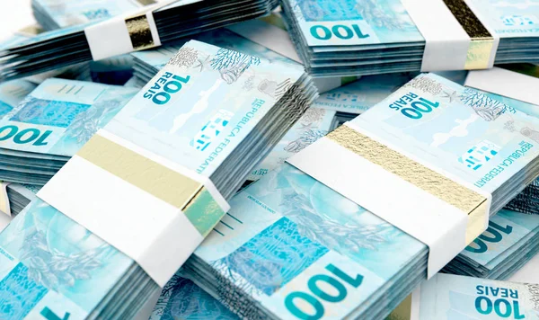 Mucchio Fasci Casualmente Sparsi Banconote Reali Brasiliane Uno Sfondo Isolato — Foto Stock
