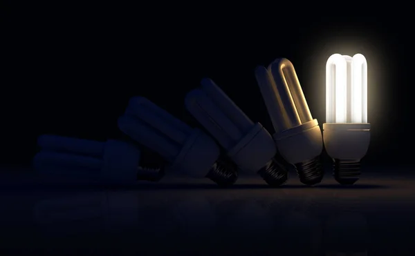 Única lâmpada iluminada na fileira — Fotografia de Stock