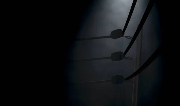暗い隔離された背景にロープで囲まれたヴィンテージのボクシングリングの薄暗いスポットライトのコーナーの劇的な閉鎖 3Dレンダリング — ストック写真