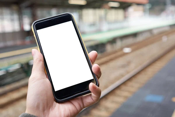 Der Tourist Benutzt Sein Smartphone Wegbeschreibungen Wegbeschreibungen Und Standortbewertungen Finden — Stockfoto