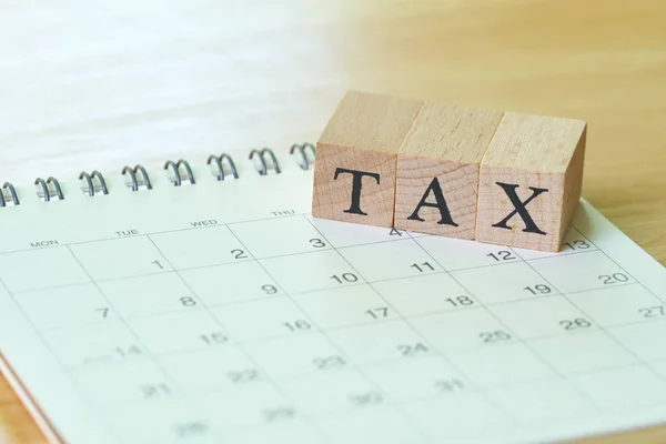 Pagare Reddito Annuo Tax Anno Sulla Calcolatrice Utilizzando Come Concetto — Foto Stock