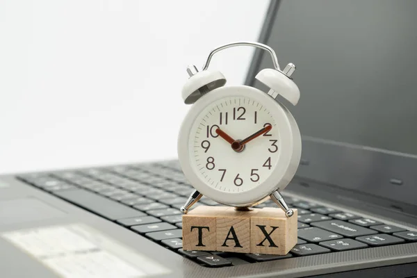 Tax Orologi Tempo Messo Sulla Parola Legno Tax Tastiera Bianca — Foto Stock