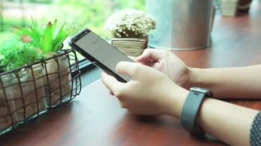 El atış iş adamları, işletme sahipleri, akıllı telefonlar, yıllık vergi iş fikirlerini hesaplamadan vergi