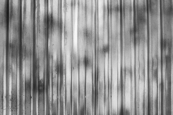 Wall made of gray metal sheet. Zinc-like Used as a fence to divi — Stock Photo, Image