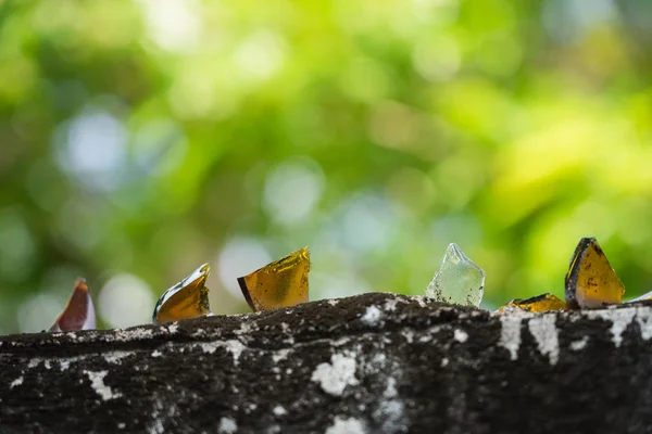 Hraniční stěna kolem domu další brýle mají ostrý — Stock fotografie