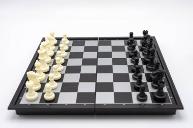 satranç tahtası geri işletme içinde müzakere üzerinde bir satranç parça ile