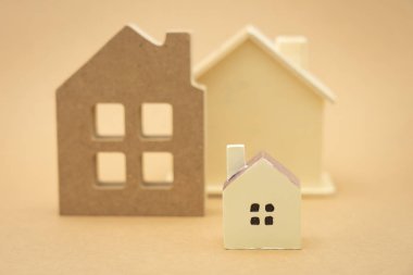 bir modeli ev modeli kullanarak arka plan iş kavramı ve re