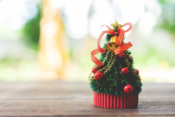 Árvore de Natal em miniatura Celebre o Natal em 25 de dezembro — Fotografia de Stock