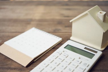 Kitap Sıralamasına Yerleştirilen Ev Modelleri ve Ekipman Modelleri (lis