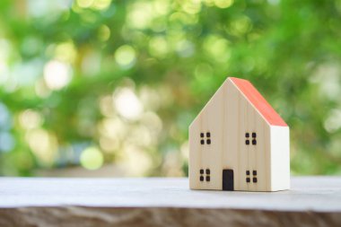 bir modeli ev modeli kullanarak arka plan iş kavramı ve kopya alanı metin veya tasarım için konseptiyle gayrimenkul olarak.