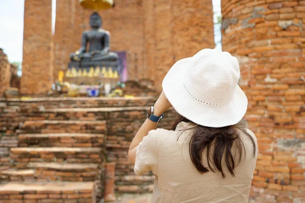 Bei Turisti Asiatici Camminare Scattare Foto Viaggiare Vacanza Città Vecchia — Foto Stock