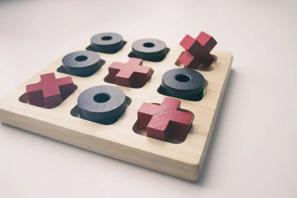 Tic Tac Toe Spiel Aus Holz Auf Weißem Hintergrund Rote — Stockfoto