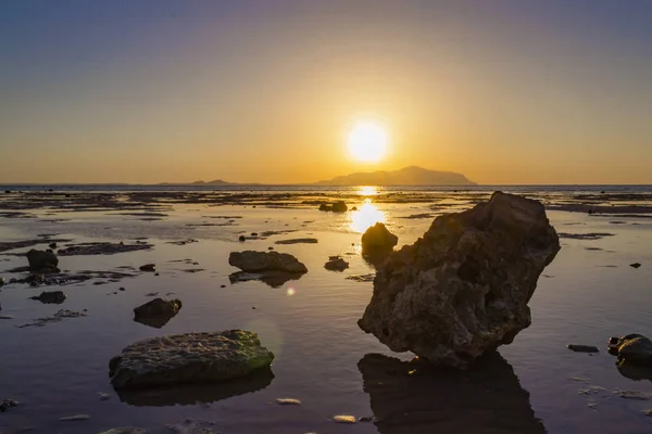 Salida Del Sol Sobre Mar Rojo Isla Tiran Arabia Saudita —  Fotos de Stock