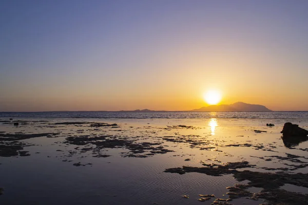 エジプトの紅海のカラフルな夕日 — ストック写真