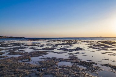 Sharm El Sheikh, Mısır Tiran Adası, Kızıldeniz, Suudi Arabistan'ın harika gün batımı