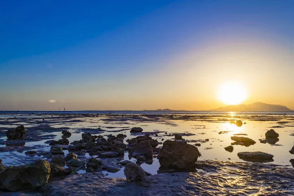 Maravilloso Atardecer Sharm Sheikh Egipto Sobre Isla Tiran Mar Rojo — Foto de stock gratuita