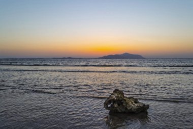 Sharm El Sheikh, Mısır Tiran Adası, Kızıldeniz, Suudi Arabistan'ın harika gün batımı