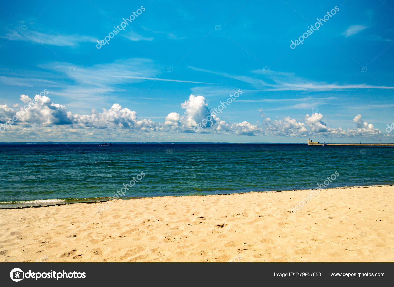 青い空と美しい熱帯のビーチと海 無料のストック写真 C Maksymkapliuk