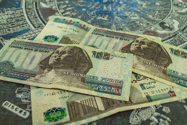 100 Єгипетський фунтів фону. Валюта Єгипту — стокове фото