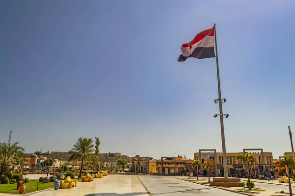 SHARM-EL-SHEIKH, EGIPTO - 20 DE SEPTIEMBRE DE 2019 Bandera de Egipto en bandera — Foto de Stock