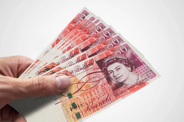 Британський фунтів в руці. Кілька банкнот Великої Британії — стокове фото