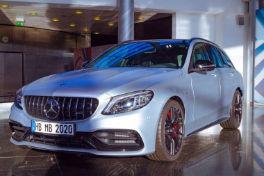Bremen, Almanya - 17.01.2020: Mercedes Benz Müşteri Merkezi Bremen 'de E 65 AMG modeli