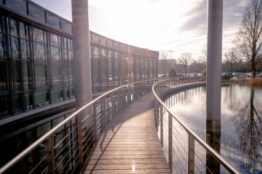 Bremen, Almanya - 17.01.2020: Bremen şehrindeki Mercedes-Benz otomobil fabrikasının ön girişi, Almanya