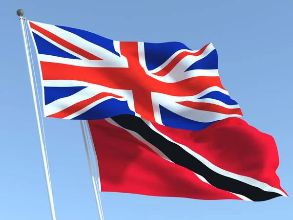 Duas Bandeiras Estaduais Acenando Reino Unido Trinidad Tobago Céu Azul — Fotografia de Stock