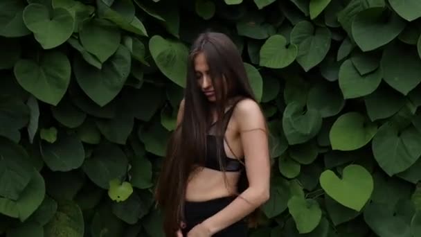 Sexy Jovem Dançando Parque Lingerie Esportiva — Vídeo de Stock