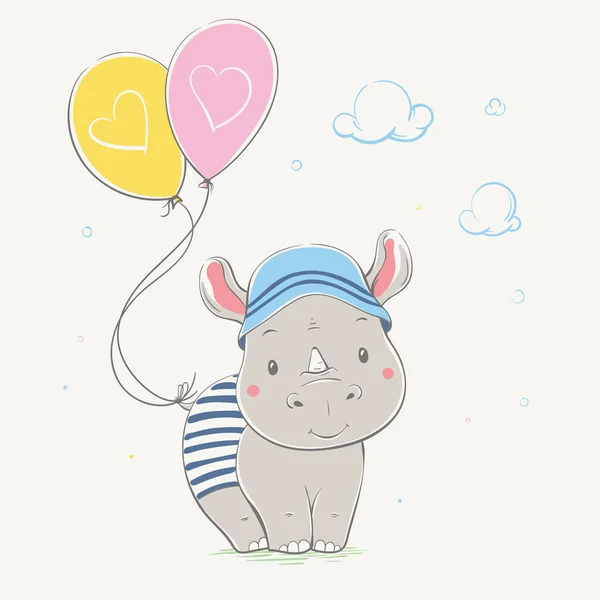 Rozkošný nosorožec stojí se žlutými a růžovými balónky se srdcem. Mladý oděný nosorožec v dětské čepici a pruhovaný oděv. — Stockový vektor