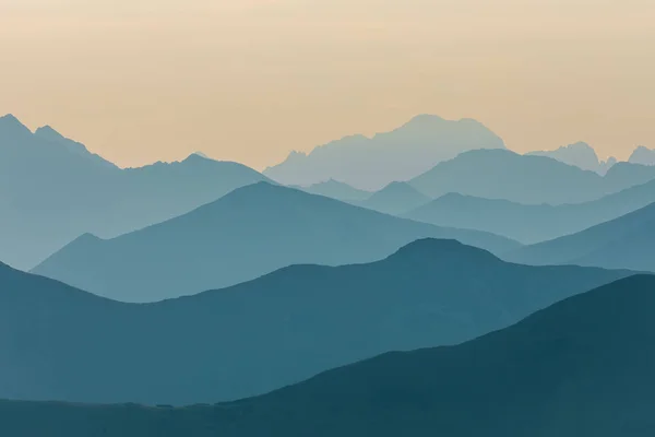 Een Mooie Kleurrijke Abstracte Berglandschap Sunrise Minimalistisch Landschap Van Bergen — Stockfoto