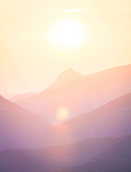Красивый Красочный Абстрактный Горный Пейзаж Восходе Солнца Минималистский Пейзаж Гор — стоковое фото
